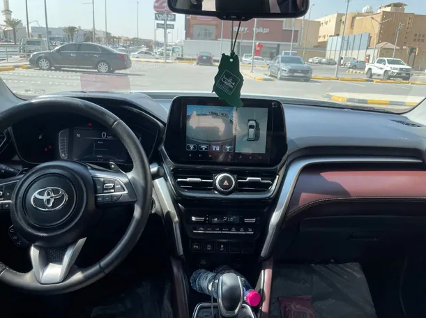 Car image 19