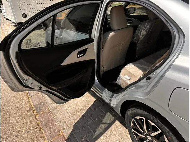 Car image 13