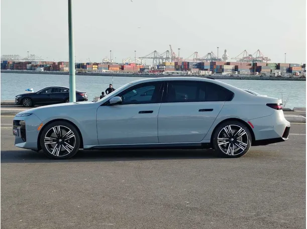 Car image 8