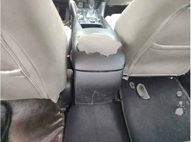 Car image 32