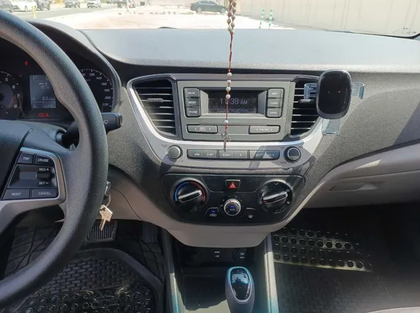 Car image 16