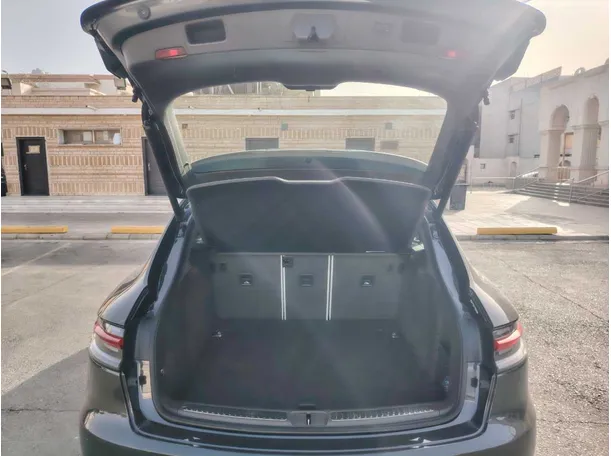 Car image 23