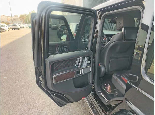 Car image 13