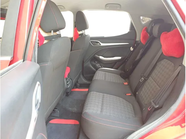 Car image 13