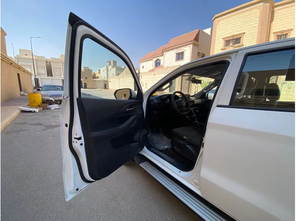 Car image 10