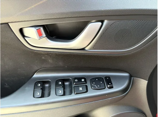 Car image 27