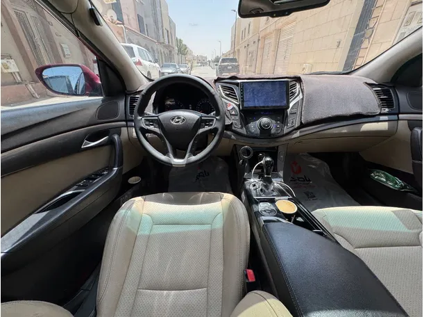 Car image 16
