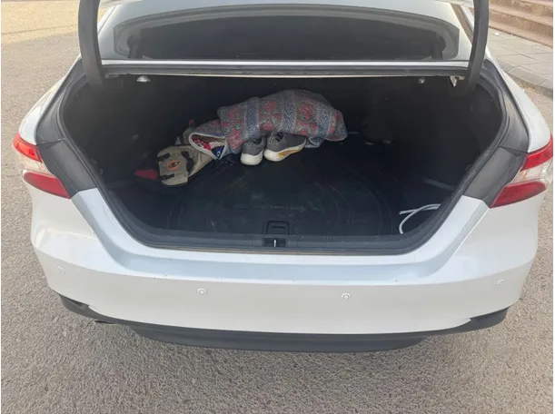 Car image 18