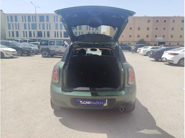 Car image 25