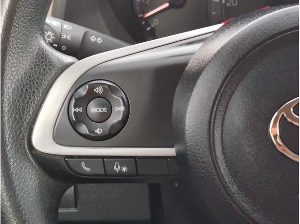 Car image 25