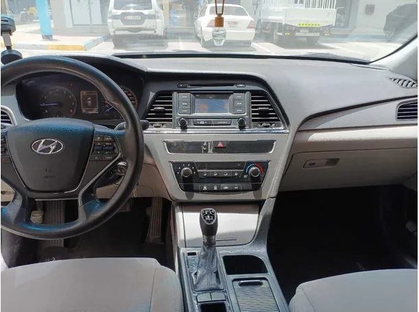 Car image 15