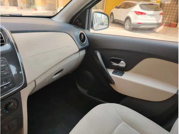 Car image 32