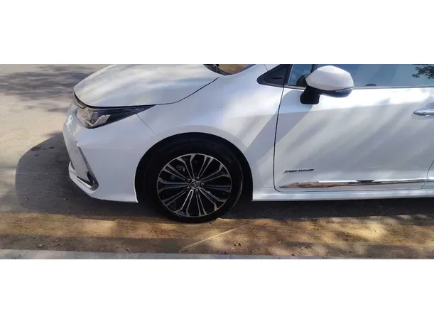 Car image 9