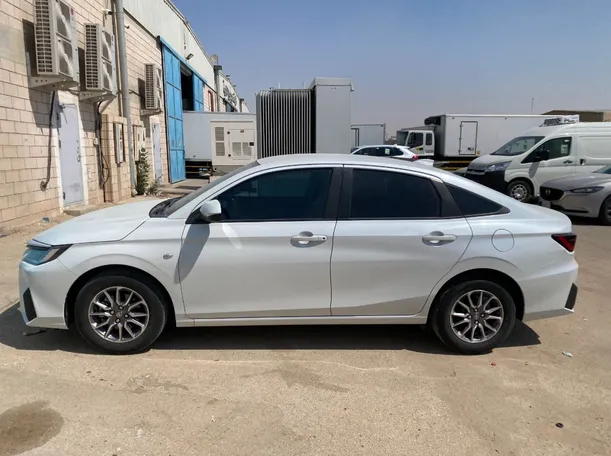 Car image 8