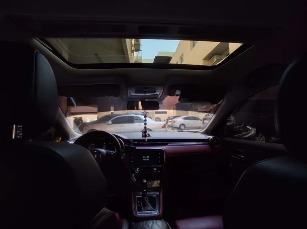 Car image 13