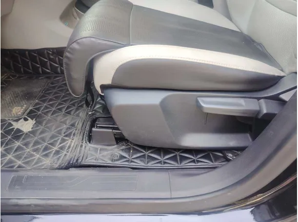 Car image 33
