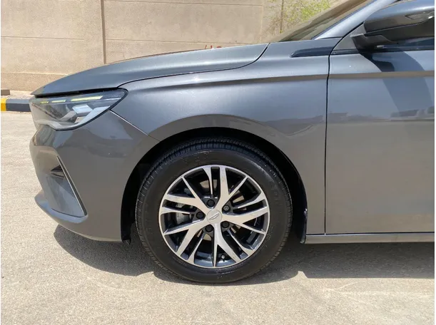 Car image 9