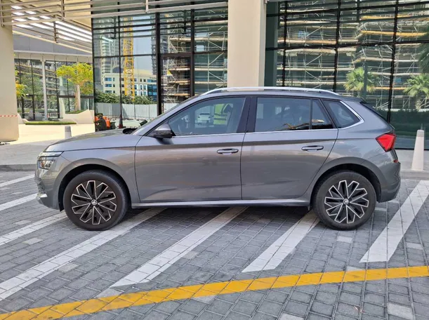 Car image 8