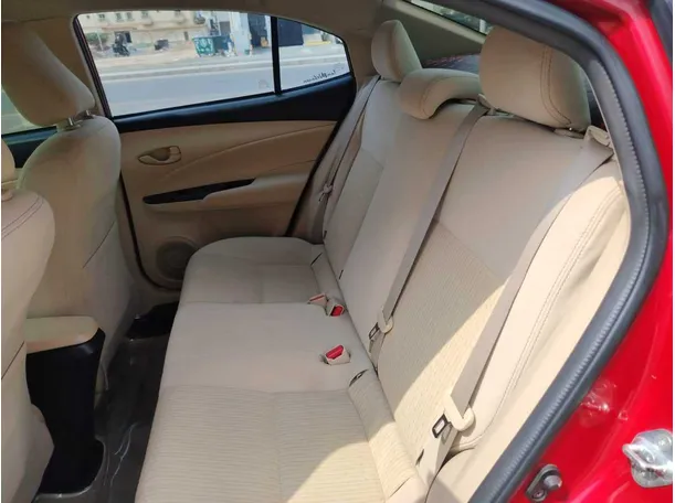 Car image 19