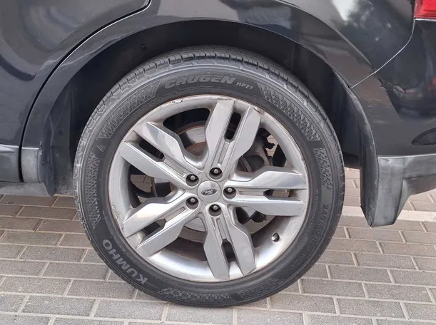 Car image 9