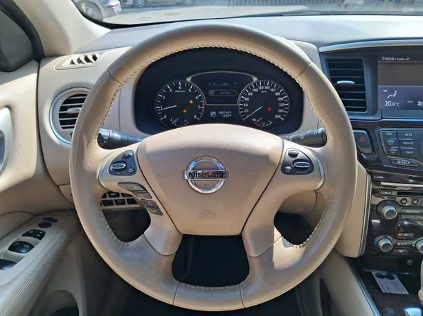 Car image 17