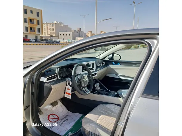 Car image 11
