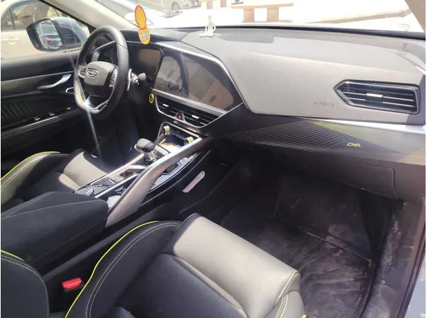 Car image 14