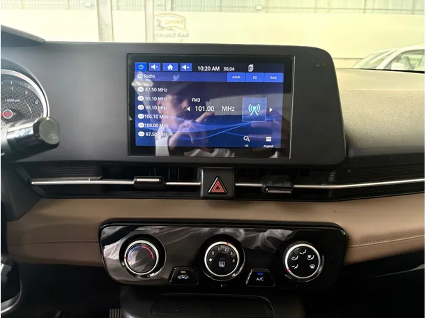 Car image 14