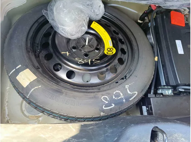 Car image 32