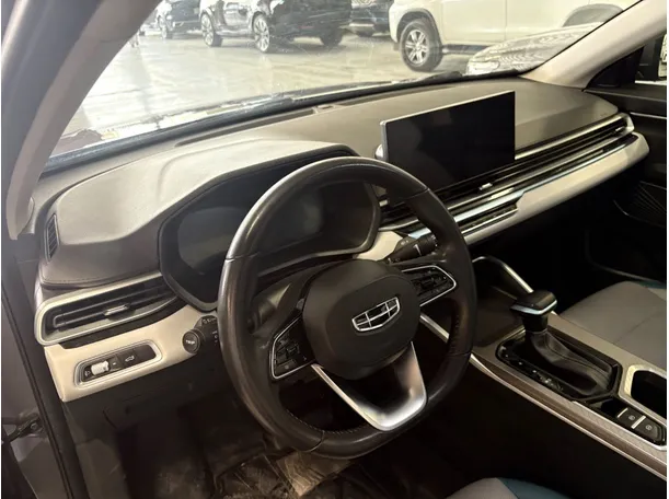 Car image 11
