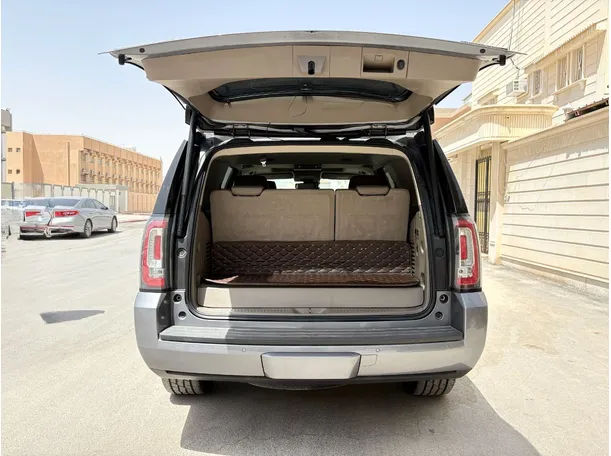 Car image 25