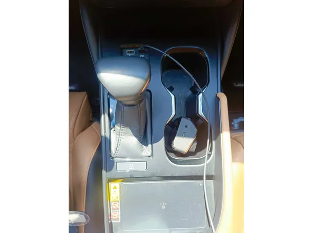 Car image 25