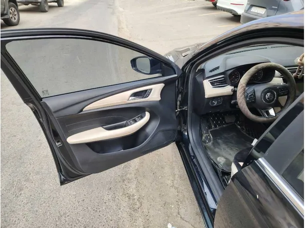 Car image 13