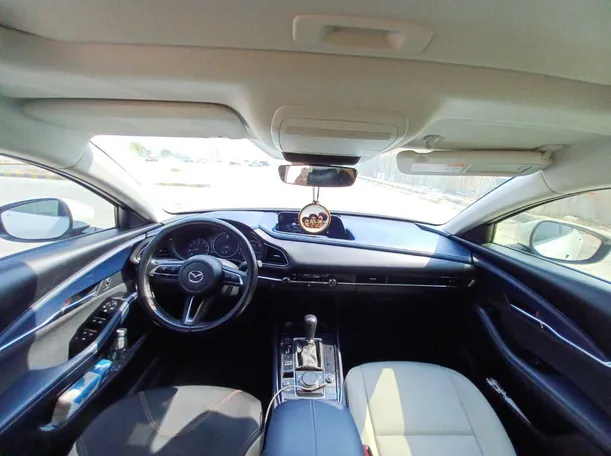 Car image 12