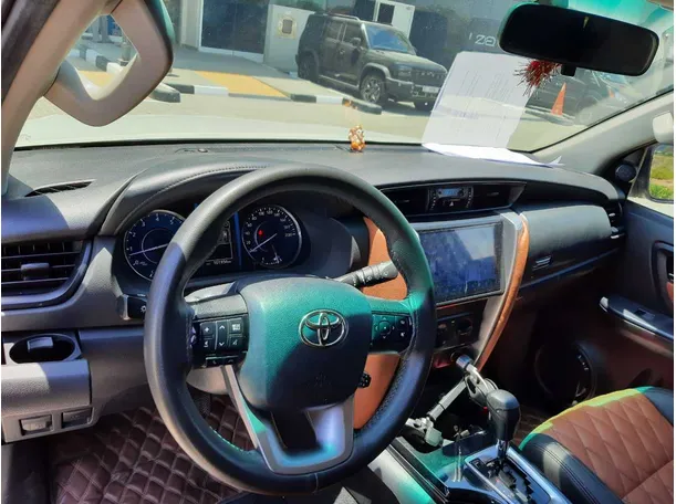 Car image 11