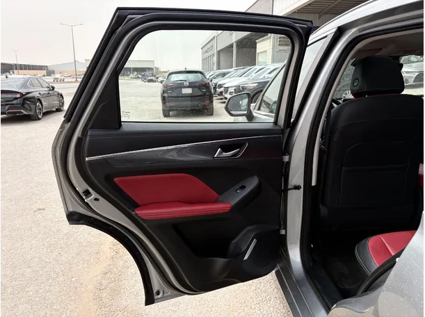 Car image 17