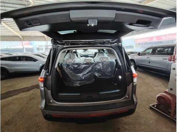 Car image 40