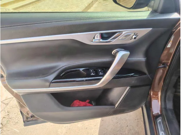 Car image 38