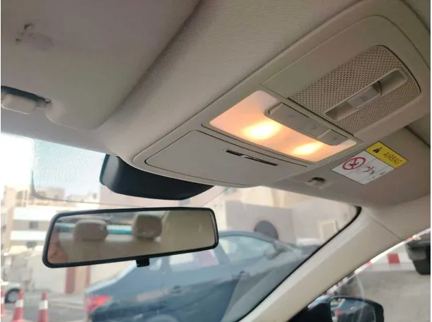Car image 30