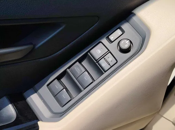 Car image 32