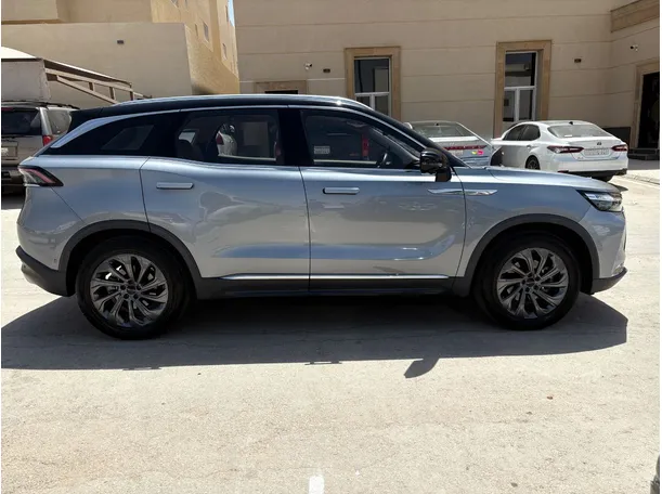 Car image 4