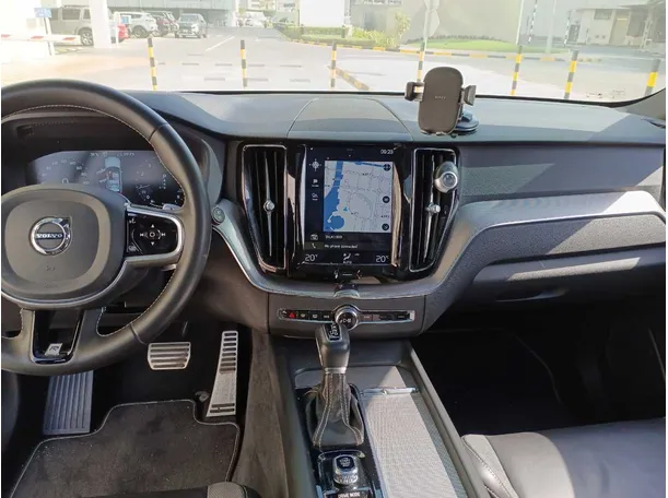 Car image 18
