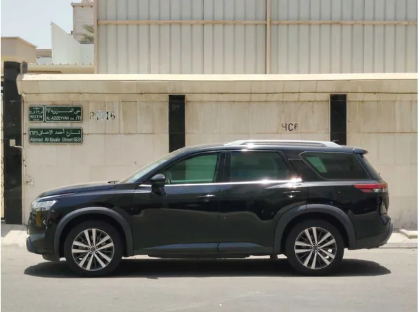 Car image 8