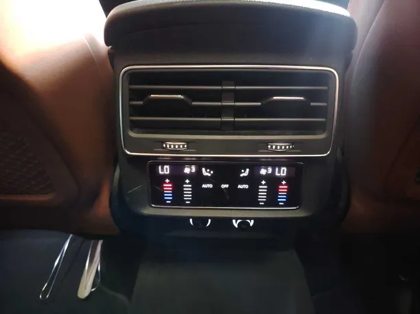 Car image 29