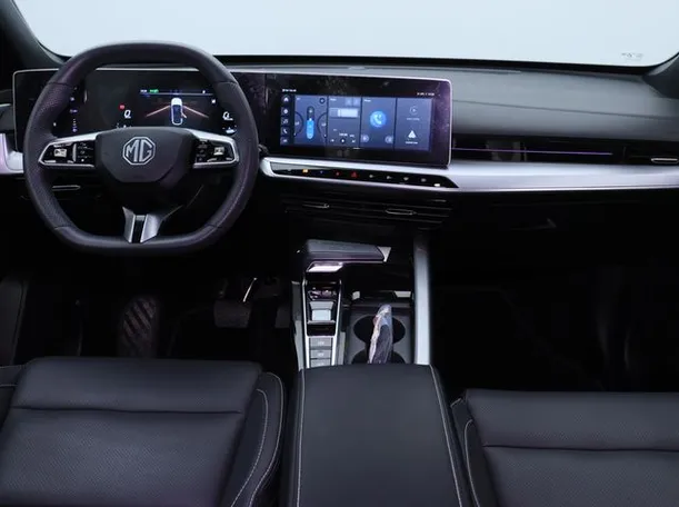 Car image 14