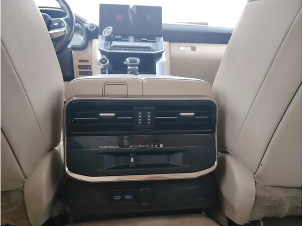 Car image 35