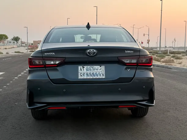 Car image 8