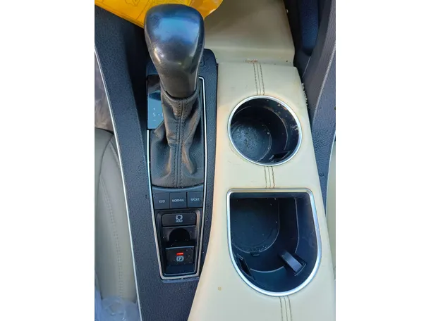 Car image 24