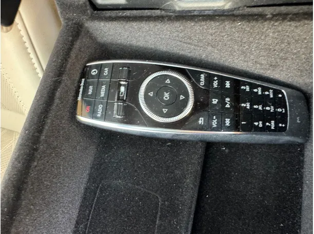 Car image 25