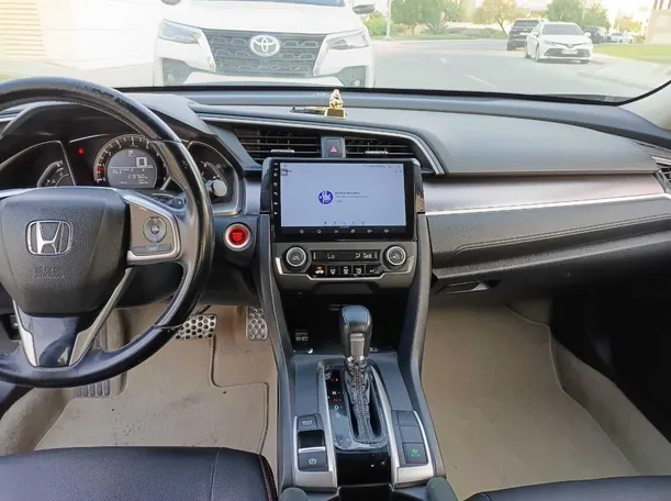Car image 14